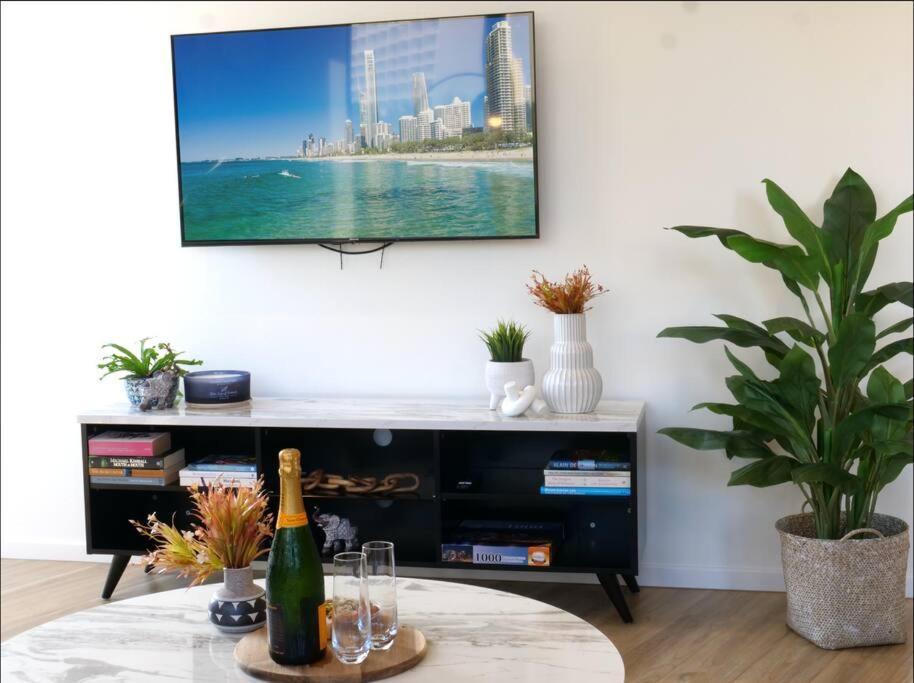 Modern 1 Brm Apartment With Pool Close To Beach Gold Coast Buitenkant foto