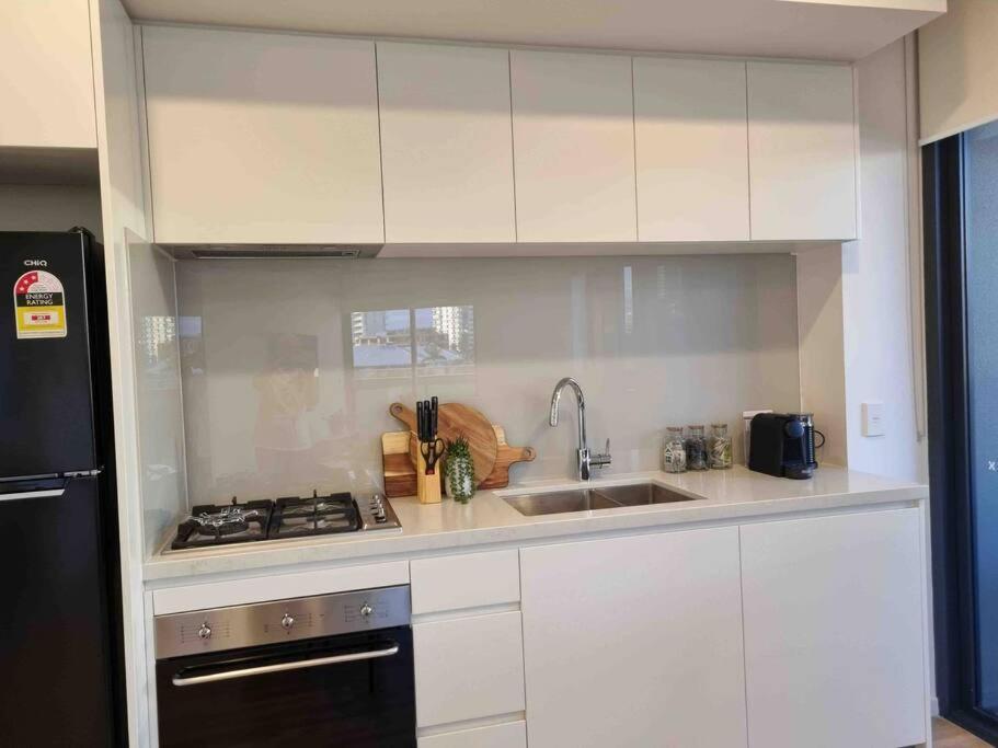 Modern 1 Brm Apartment With Pool Close To Beach Gold Coast Buitenkant foto