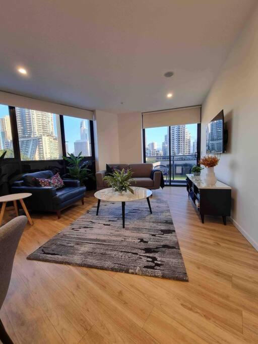 Modern 1 Brm Apartment With Pool Close To Beach Gold Coast Buitenkant foto