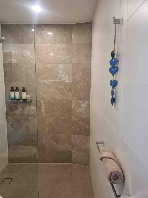 Modern 1 Brm Apartment With Pool Close To Beach Gold Coast Buitenkant foto