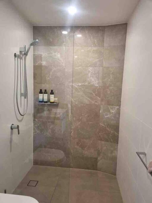 Modern 1 Brm Apartment With Pool Close To Beach Gold Coast Buitenkant foto