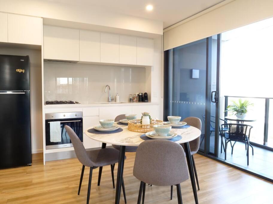 Modern 1 Brm Apartment With Pool Close To Beach Gold Coast Buitenkant foto