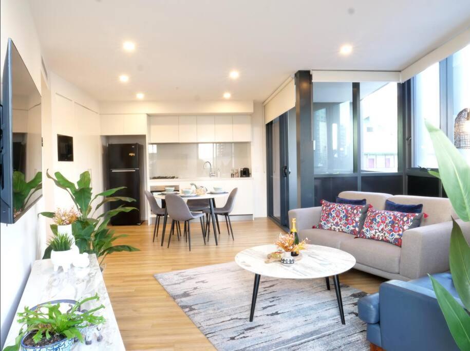 Modern 1 Brm Apartment With Pool Close To Beach Gold Coast Buitenkant foto