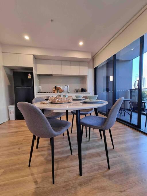 Modern 1 Brm Apartment With Pool Close To Beach Gold Coast Buitenkant foto