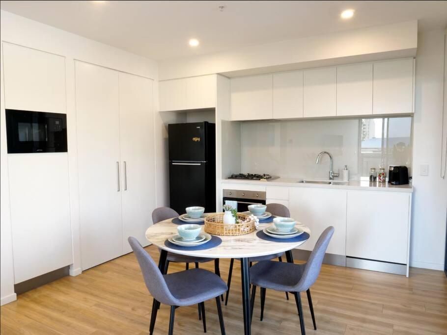 Modern 1 Brm Apartment With Pool Close To Beach Gold Coast Buitenkant foto