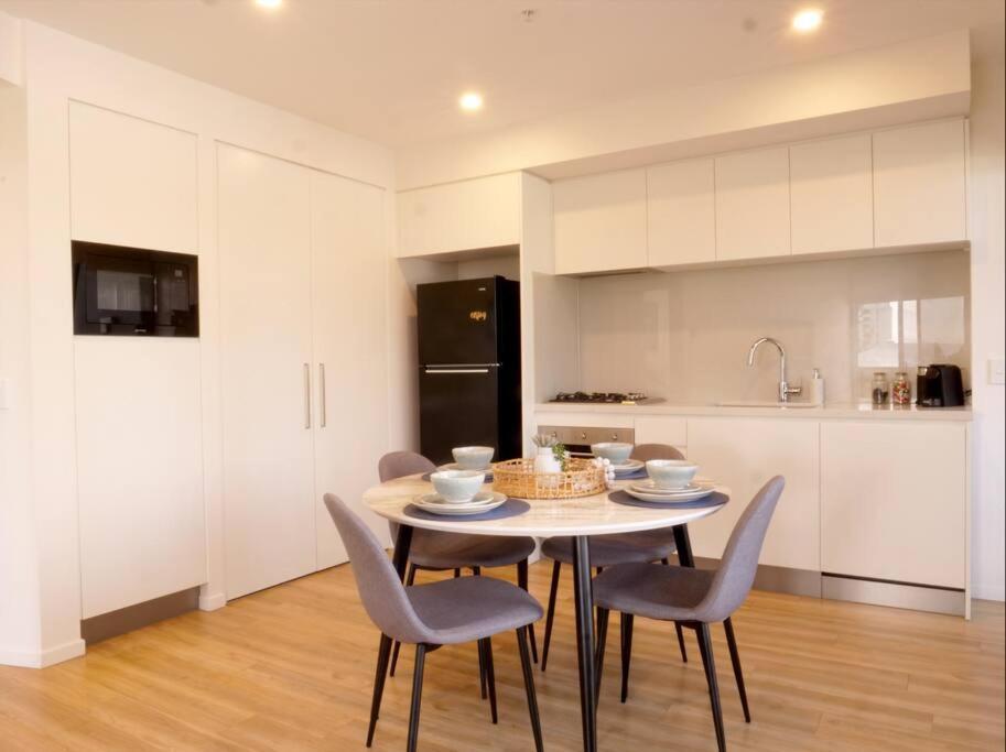 Modern 1 Brm Apartment With Pool Close To Beach Gold Coast Buitenkant foto