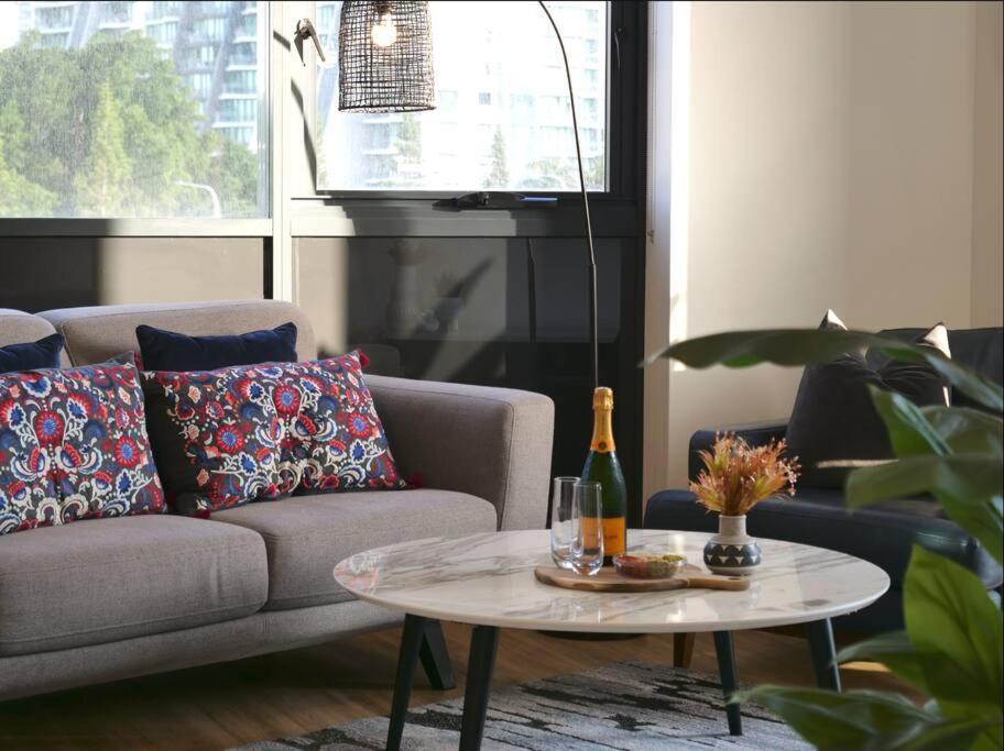 Modern 1 Brm Apartment With Pool Close To Beach Gold Coast Buitenkant foto