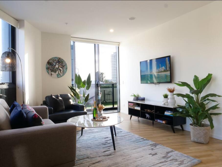 Modern 1 Brm Apartment With Pool Close To Beach Gold Coast Buitenkant foto